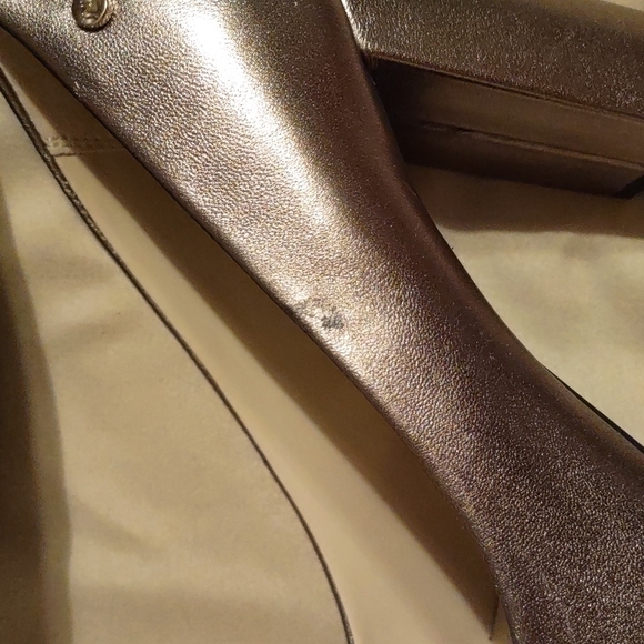 JONES New York "Cali" Champagne Gold Leather Pumps Size 8 1/2 - Picture 10 of 11